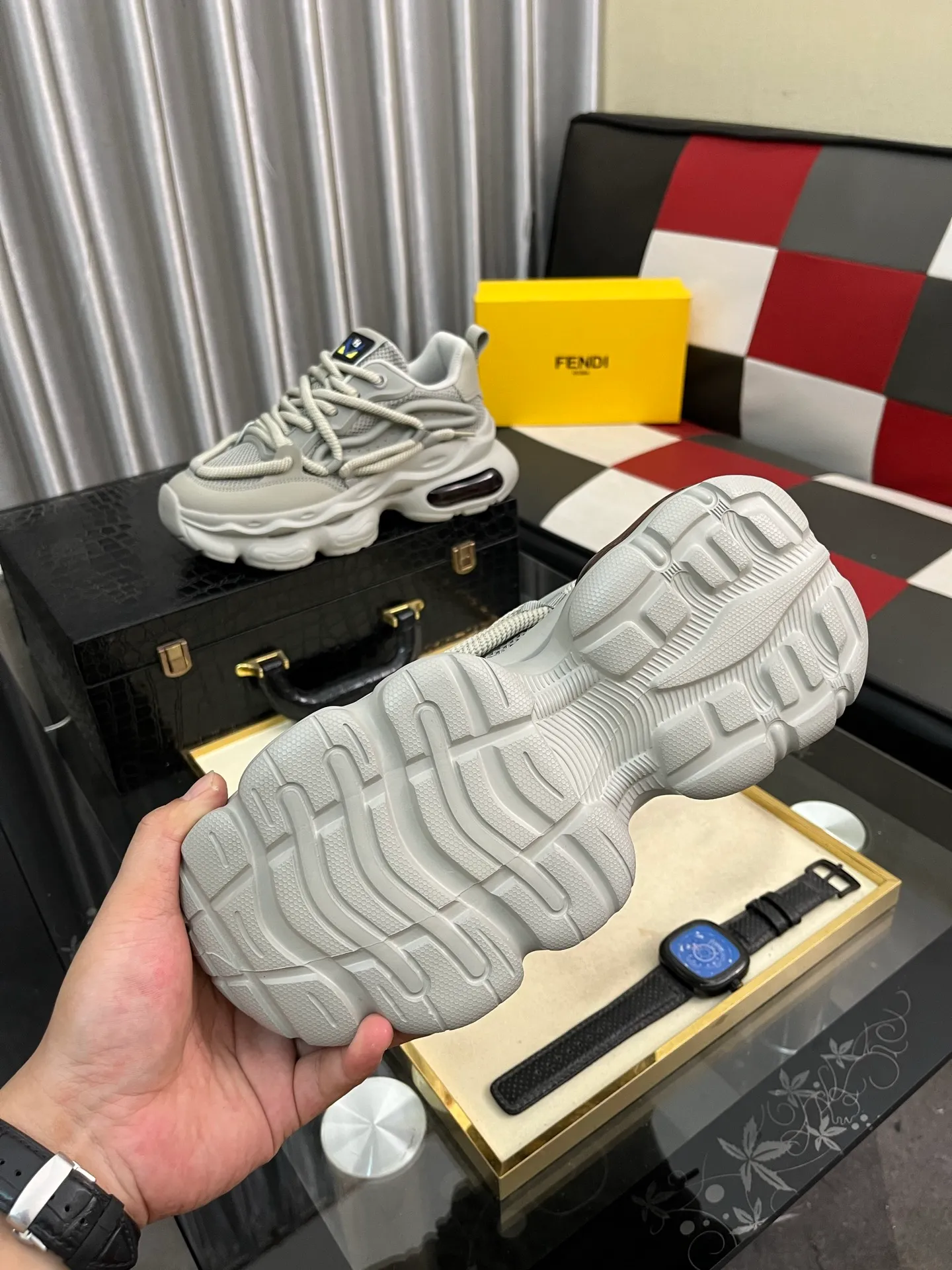 Men's shoes 💰480⌚️⌚️【FENDI】original quality.~ Unique modern style sneakers. 🏃A must-have casual shoe for trendy men😍😍 Original brand imported from Italy, imported original leather, sheep lining (refuses to discolor and grind feet) Sole: Original sole provided by the original factory, French lazy style design ⚠️Fit to the feet, original quality, super comfortable original sole. Just like shooting the real thing🎬The real thing is better, code number: 38-44